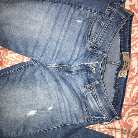 Hollister Distressed Jeans Size 5 Long - Picture 1 of 3